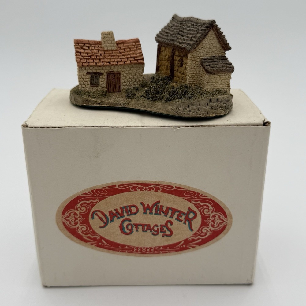 David Winter Cottages Haybarn Includes Original Box - 1982 Vintage EUC